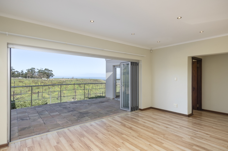 To Let 4 Bedroom Property for Rent in Heldervue Western Cape